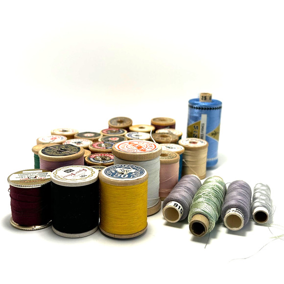 Vintage Thread On Wooden Spools Lot of 32 - Picture 11 of 12